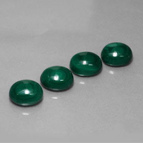 カラットの天然マルチカラーグリーンマラカイト（7.2×6.1 mm・オーバルカット）