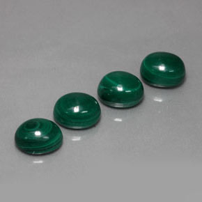 カラットの天然マルチカラーグリーンマラカイト（7.2×6.1 mm・オーバルカット）