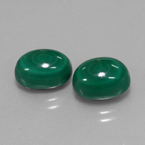 カラットの天然マルチカラーグリーンマラカイト（10×7.4 mm・オーバルカット）