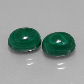 カラットの天然マルチカラーグリーンマラカイト（10.1×7.2 mm・オーバルカット）
