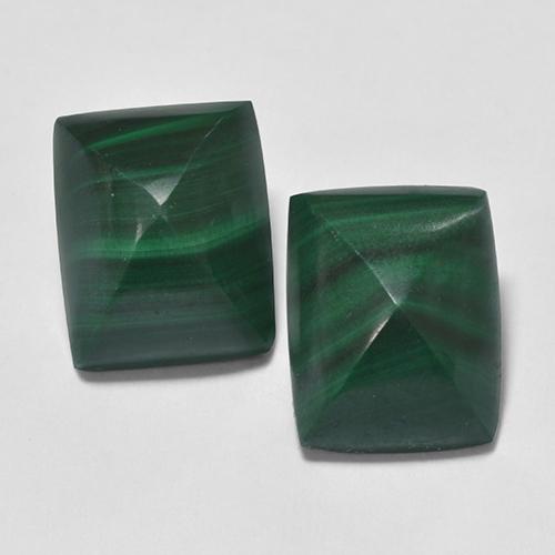 9.39カラットの天然Medium Green マラカイト（10.1×8 mm・バゲット）