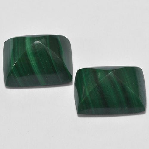 9.39カラットの天然Medium Green マラカイト（10.1×8 mm・バゲット）