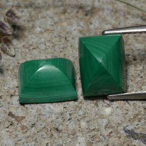 7.67カラットの天然マルチカラーグリーンマラカイト（9×7.1 mm・バゲット）