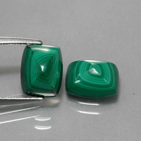 カラットの天然マルチカラーグリーンマラカイト（7.5×6 mm・バゲット）
