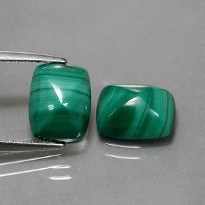 カラットの天然マルチカラーグリーンマラカイト（9.1×7.1 mm・バゲット）