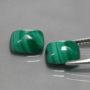カラットの天然マルチカラーグリーンマラカイト（9.1×7.1 mm・バゲット）