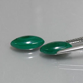 カラットの天然マルチカラーグリーンマラカイト（12×5.9 mm・マーキス）