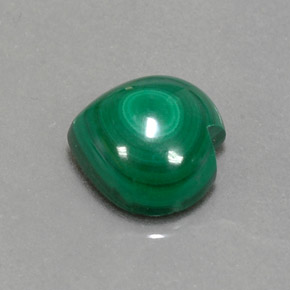 4.73カラットの天然マルチカラーグリーンマラカイト（10.1×9.7 mm・ハート型）