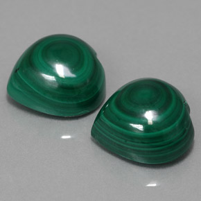 カラットの天然マルチカラーグリーンマラカイト（12.1×11.9 mm・ハート型）