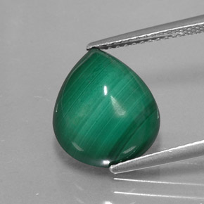 9.50カラットの天然マルチカラーグリーンマラカイト（13.3×11.2 mm・洋梨の形）