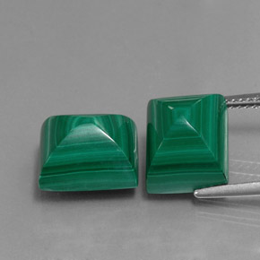 カラットの天然マルチカラーグリーンマラカイト（11.2×9.2 mm・バゲット）