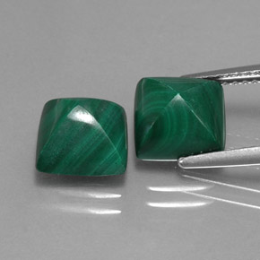 カラットの天然マルチカラーグリーンマラカイト（8.1×8.1 mm・四角）