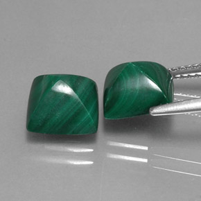 カラットの天然マルチカラーグリーンマラカイト（8.1×8.1 mm・四角）