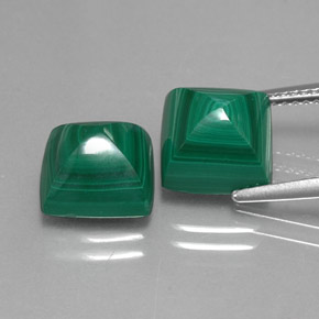 カラットの天然マルチカラーグリーンマラカイト（9.1×9 mm・四角）