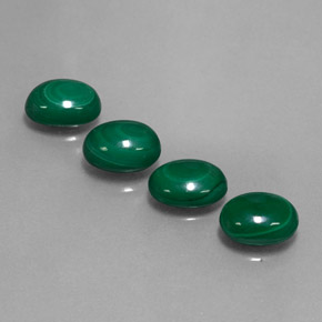 カラットの天然マルチカラーグリーンマラカイト（8.3×6.3 mm・オーバルカット）