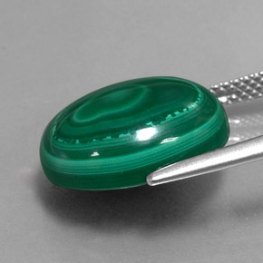 12.98カラットの天然マルチカラーグリーンマラカイト（15×12.2 mm・オーバルカット）