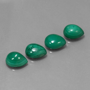 カラットの天然マルチカラーグリーンマラカイト（9.1×7.1 mm・洋梨の形）