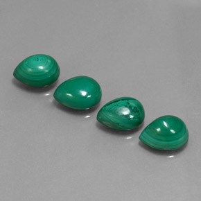 カラットの天然マルチカラーグリーンマラカイト（9.1×7.1 mm・洋梨の形）