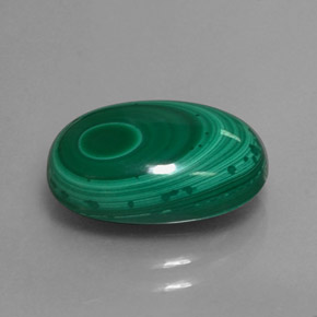 6.72カラットの天然マルチカラーグリーンマラカイト（13.3×9.2 mm・オーバルカット）