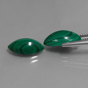 カラットの天然マルチカラーグリーンマラカイト（13.8×7.2 mm・マーキス）
