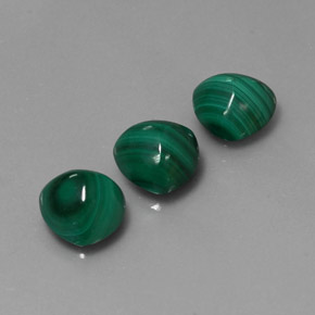カラットの天然マルチカラーグリーンマラカイト（8.1×8 mm・トリリアント）