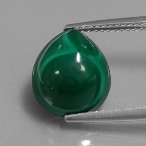 8.20カラットの天然マルチカラーグリーンマラカイト（12.1×10.2 mm・洋梨の形）