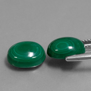 カラットの天然マルチカラーグリーンマラカイト（10.3×8.2 mm・オーバルカット）