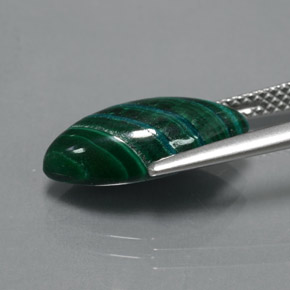 5.63カラットの天然マルチカラーグリーンマラカイト（15.5×7.8 mm・マーキス）