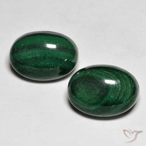 17.59カラットの天然グリーンマラカイト（14.1×10.1 mm・オーバルカット）