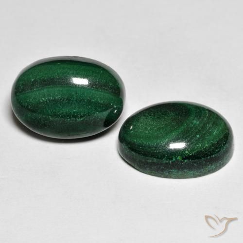 17.59カラットの天然グリーンマラカイト（14.1×10.1 mm・オーバルカット）