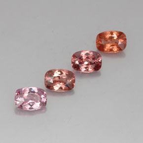 4.57カラットの天然マルチカラーマレーアン ガーネット（7.1×5.1 mm・クッションカット）