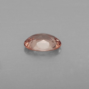 0.76カラットの天然シャンパンマレーアン ガーネット（6.9×4.9 mm・オーバルカット）