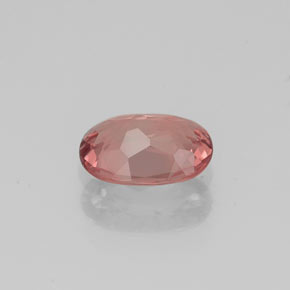 0.88カラットの天然ライトローズマレーアン ガーネット（7×5.2 mm・オーバルカット）