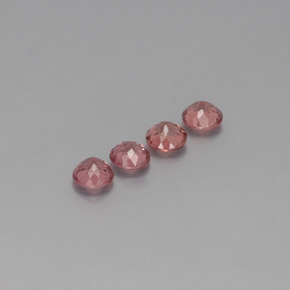 3.30カラットの天然ピンクがかったローズマレーアン ガーネット（5.58 mm・ラウンドカット）