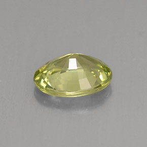 1.34カラットの天然黄色がかった緑マリガーネット（8.1×6 mm・オーバルカット）