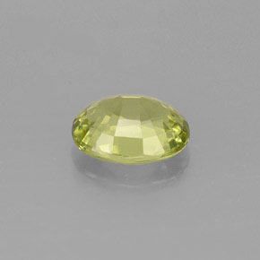 1.23カラットの天然黄色がかった緑マリガーネット（7.5×5.7 mm・オーバルカット）