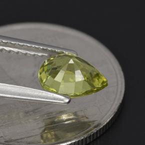 1.00カラットの天然黄色がかった緑マリガーネット（7.2×5.5 mm・洋梨の形）