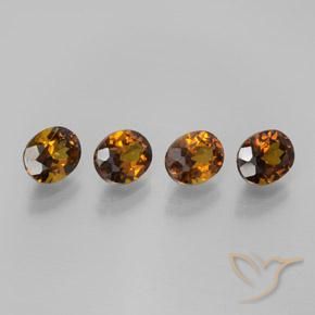 Shop natural 4.00ct ウォームブラウン リトルガーネット gems, 楕円形, from マリ at GemSelect. In stock, global shipping!