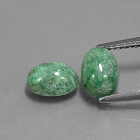 カラットの天然グリーンマウシットシット（8.1×5.7 mm・オーバルカット）