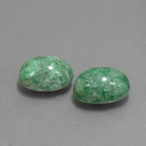 カラットの天然グリーンマウシットシット（8.1×5.7 mm・オーバルカット）
