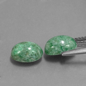 カラットの天然グリーンマウシットシット（8.1×5.7 mm・オーバルカット）
