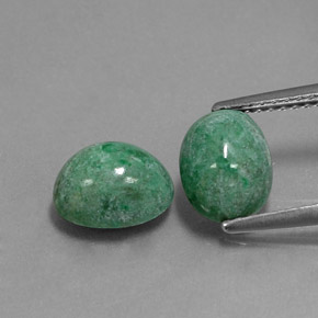 カラットの天然グリーンマウシットシット（8.7×6.9 mm・オーバルカット）