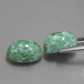 カラットの天然グリーンマウシットシット（9.3×6.7 mm・オーバルカット）