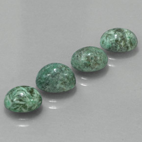 カラットの天然グリーンマウシットシット（8.3×6.3 mm・オーバルカット）