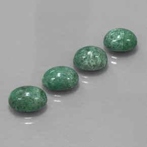 カラットの天然グリーンマウシットシット（9.6×7.6 mm・オーバルカット）
