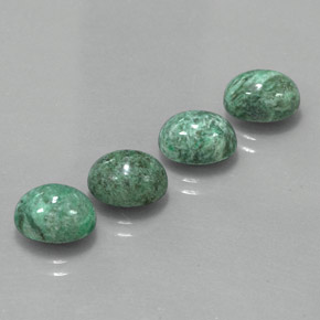 カラットの天然グリーンマウシットシット（9.2×7.2 mm・オーバルカット）