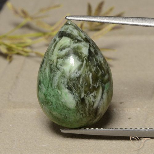 12.54カラットの天然ミディアムグリーンマウシットシット（18.7×13.2 mm・洋梨の形）
