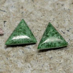 2.03カラットの天然グリーンマウシットシット（8.7×8.2 mm・トリリアント）