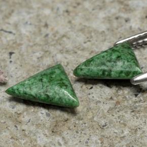 2.03カラットの天然グリーンマウシットシット（8.7×8.2 mm・トリリアント）