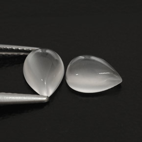 カラットの天然ホワイトムーンストーン（8.1×6 mm・透明）